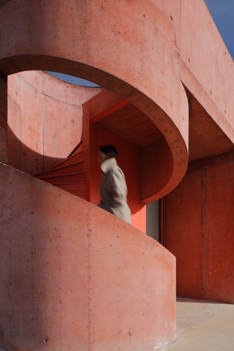 georgian mountainscape backdrops terracotta pavilion house by laboratory of architecture #3